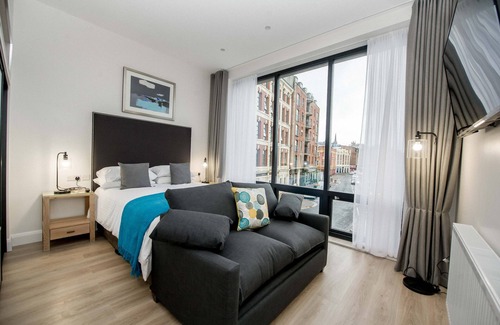 Londonderry Apartment | The James Suites deluxe suite with Kitchen.