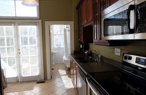 Historic Downtown Savannah House | The Janie: A Charming Victorian Downtown near Forsyth Park. Spacious w/Parking