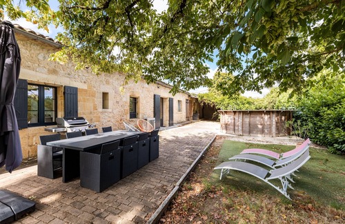 Les Salles-De-Castillon House | The Jewel of Château Canon Montségur