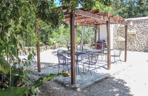 Akumal House | THE JUNGALOW - Fun Family Jungle Bungalownnn