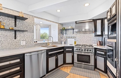 Castle Rock Apartment | The KingDome: A Unique, Royal Experience w/Hot Tub | Gym | Steam Room & Views!