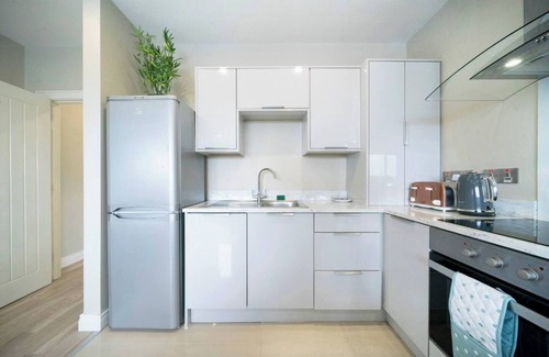Belfast Apartment | The Klimt-1 bd Stylish Ap (Gold Short Term Stays)