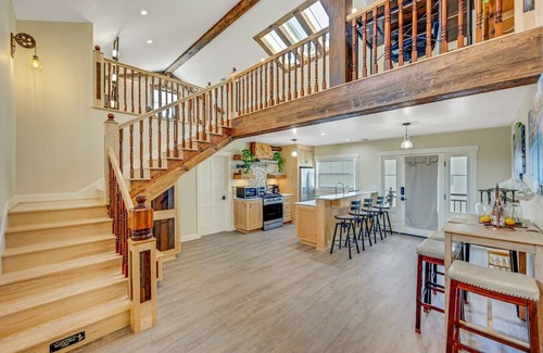 Altadena Apartment | The Kodama Yokai Near Universal Studios, Crypto Arena, and Rose Bowl