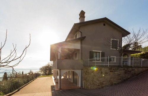 Passignano sul Trasimeno House | THE LAKE IN THE HEART