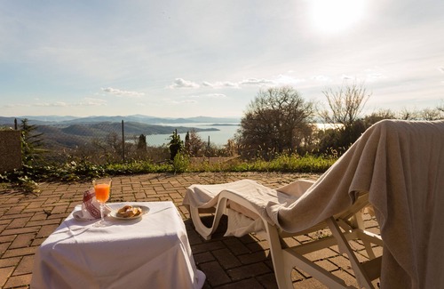 Passignano sul Trasimeno House | THE LAKE IN THE HEART