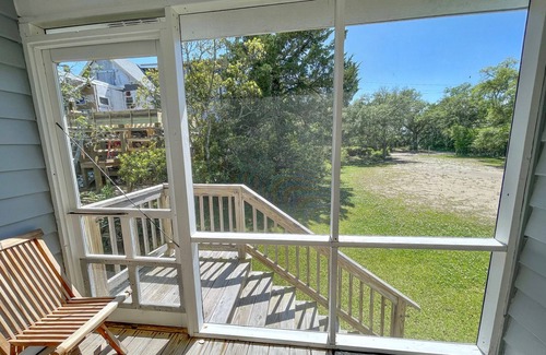 Ocracoke House | The 'L': Located in a quiet private setting. Dock.