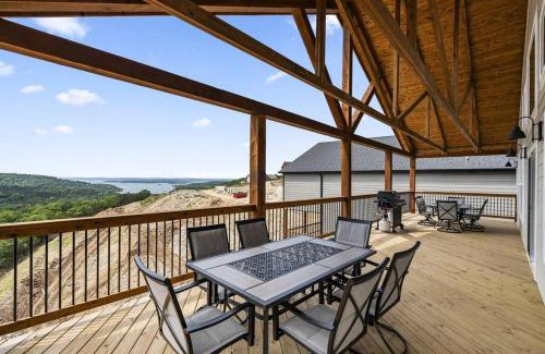 Indian Point House | The Lake Fish-Amazing Views-Sleeps 24-indoor-outdoor pools