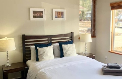 Nelson House | The Lake House