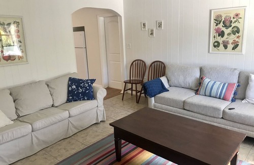 Laurel House | The Lake House in Nokomis: Cosy, Beautiful and Convenient