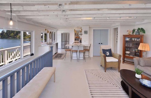 Langford House | The Lakehouse on Langford Lake