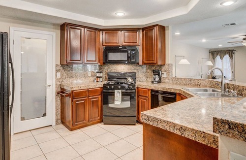 The Section Seven House | THE LAKES - ENTIRE 6 BDRM HOUSE LAS VEGAS/SUMMERLIN
