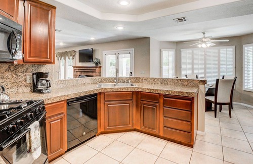 The Section Seven House | THE LAKES - ENTIRE 6 BDRM HOUSE LAS VEGAS/SUMMERLIN