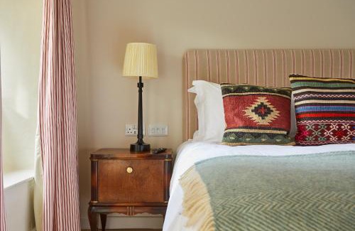 Ascott-under-Wychwood Hotel | The Lamb Inn