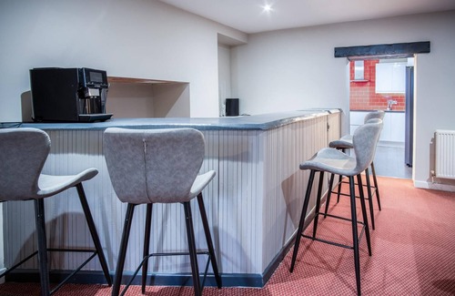 Saundersfoot House | The Lanterns - 9 Bedroom - Sleeps 17 - Saundersfoot Village Centre