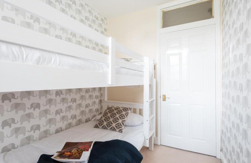 Bath Apartment | The Lapis Lounge - Large 3BDR House at River Avon