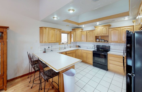Ennis House | The Last Best Place- The Valley View - Five Bedrooms 3 Baths -multilevel deck