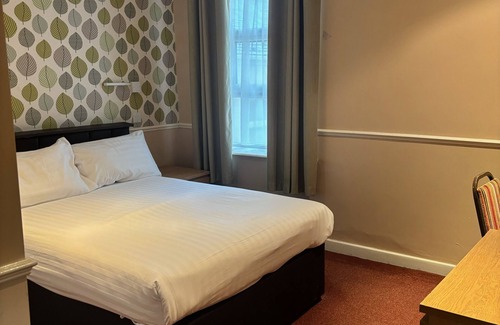 Blackpool Town Center Bed & Breakfast | THE LAWTON