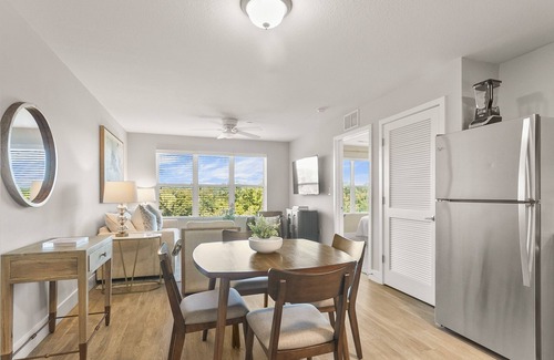 Tuscaloosa Condo | The Leigh Beautiful Riverfront Condo with Pool & Gym Access