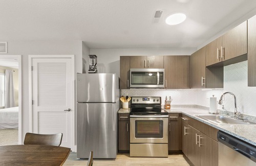 Tuscaloosa Condo | The Leigh Beautiful Riverfront Condo with Pool & Gym Access