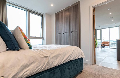The Docks Apartment | The Lexington IX | 2BDR | 24 Hour Gym | Games Room