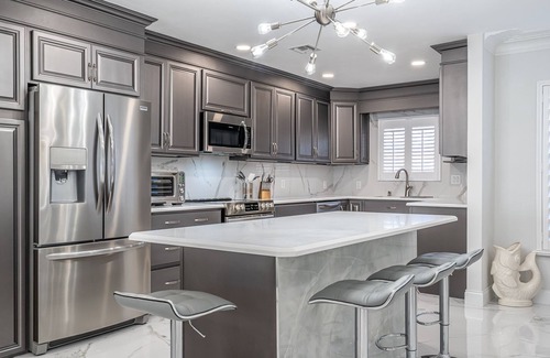 Lighthouse Point House | The Lighthouse 4/3 -10 Guests - Heated Pool - bbq