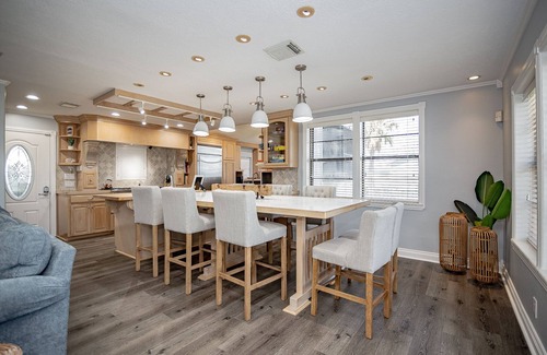 Port O Connor House | The Lighthouse - Beachfront - Perfect for Groups