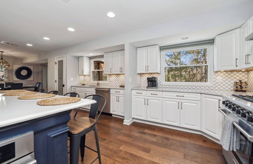 Lake Geneva House | The Lighthouse ~ Sleeps6+ ~ Pet Friendly ~ Walk to Downtown Lake Geneva
