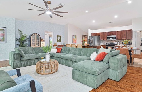 Fort Myers House | The Lily Pad + Waterfront + Pool + Golf Simulator + Movie Theater