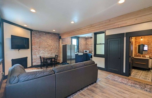 Wallace Apartment | The Linden Lofts at Albertini’s- Downtown Luxury Loft #4
