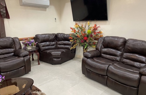 Nassau House | The Lion’s Den Getaway