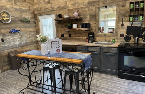 Mountain View House | The Little Barn on the Hill.NEW! min. from town. Great back porch view w/Loft