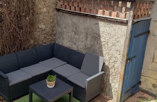 Sancerre House | The little blue house
