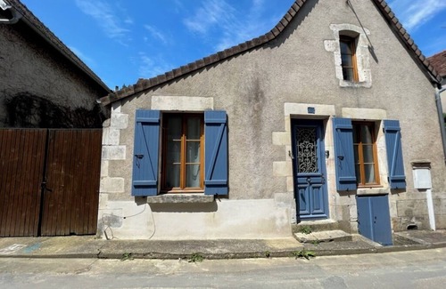 Sancerre House | The little blue house