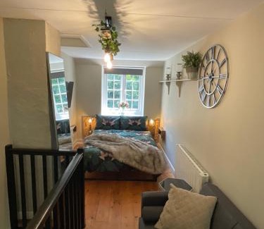 Helford Passage Apartment | The Little Chapel Annexe