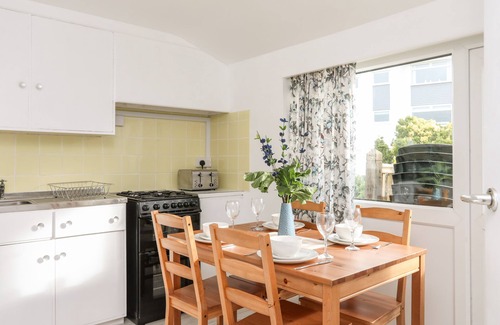 Rhosneigr Cottage | THE LITTLE DOLPHINS, pet friendly, with a garden in Rhosneigr