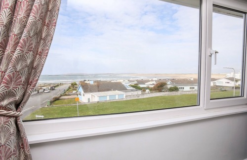 Rhosneigr Cottage | THE LITTLE DOLPHINS, pet friendly, with a garden in Rhosneigr