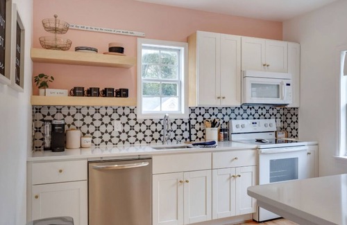 Downtown Cottage | The Little Gem 💕- Walking Distance to Downtown Raleigh