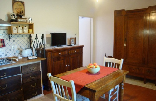 Borgo Tossignano Apartment | The little house on the river