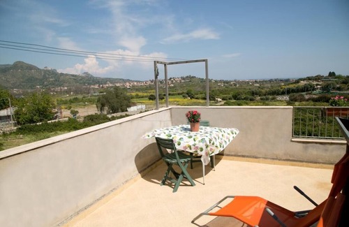 Calatabiano House | The "Little House" a stone's throw from the sea and Taormina