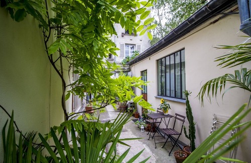 Saint-Merri House | The little house in the Buttes Chaumont