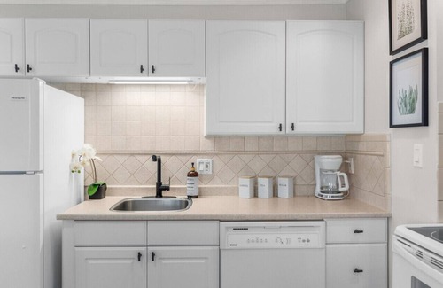 Leamington House | The Little House on Erie