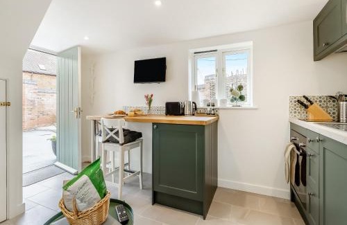 Pontesbury House | The Little House - Uk49129