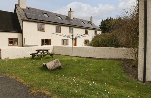 Watchet House | THE LITTLE OWLS (NO6), romantic, country holiday cottage in Watchet