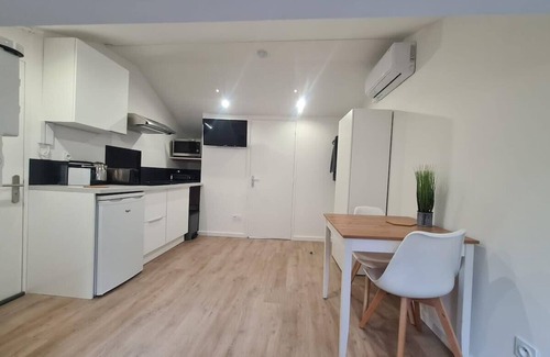 Vassieux - Crepieux Apartment | The Little Strasbourg - Renovated Studio - 3 People - Caluire