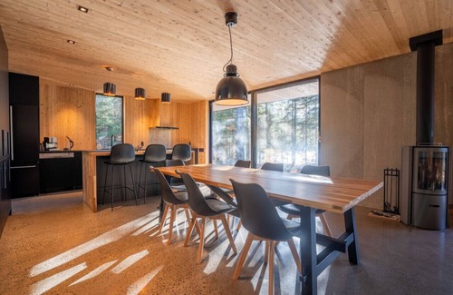 Saint-Alphonse-Rodriguez Apartment | The LoveShack |Hot Tub | Front Lake