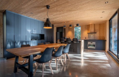 Saint-Alphonse-Rodriguez Apartment | The LoveShack |Hot Tub | Front Lake