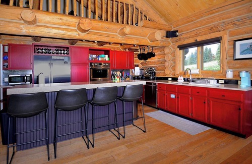 Crested Butte House | "The Lodge" 5BD/5BA, hot tub, pet friendly!