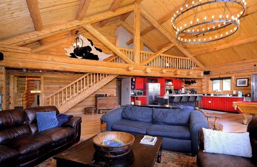 Crested Butte House | "The Lodge" 5BD/5BA, hot tub, pet friendly!