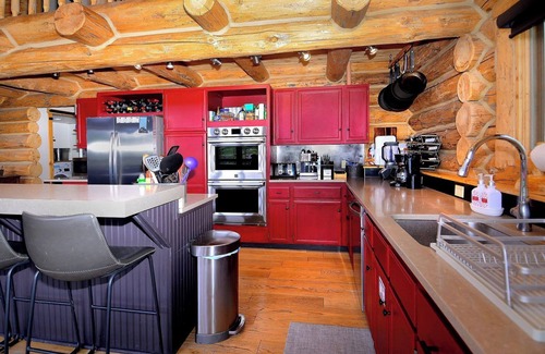 Crested Butte House | "The Lodge" 5BD/5BA, hot tub, pet friendly!
