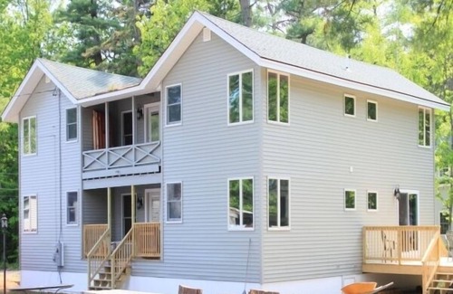 Sebago House | The Lodge - 6 bedroom/7 bathroom Family Friendly House with Lake Views